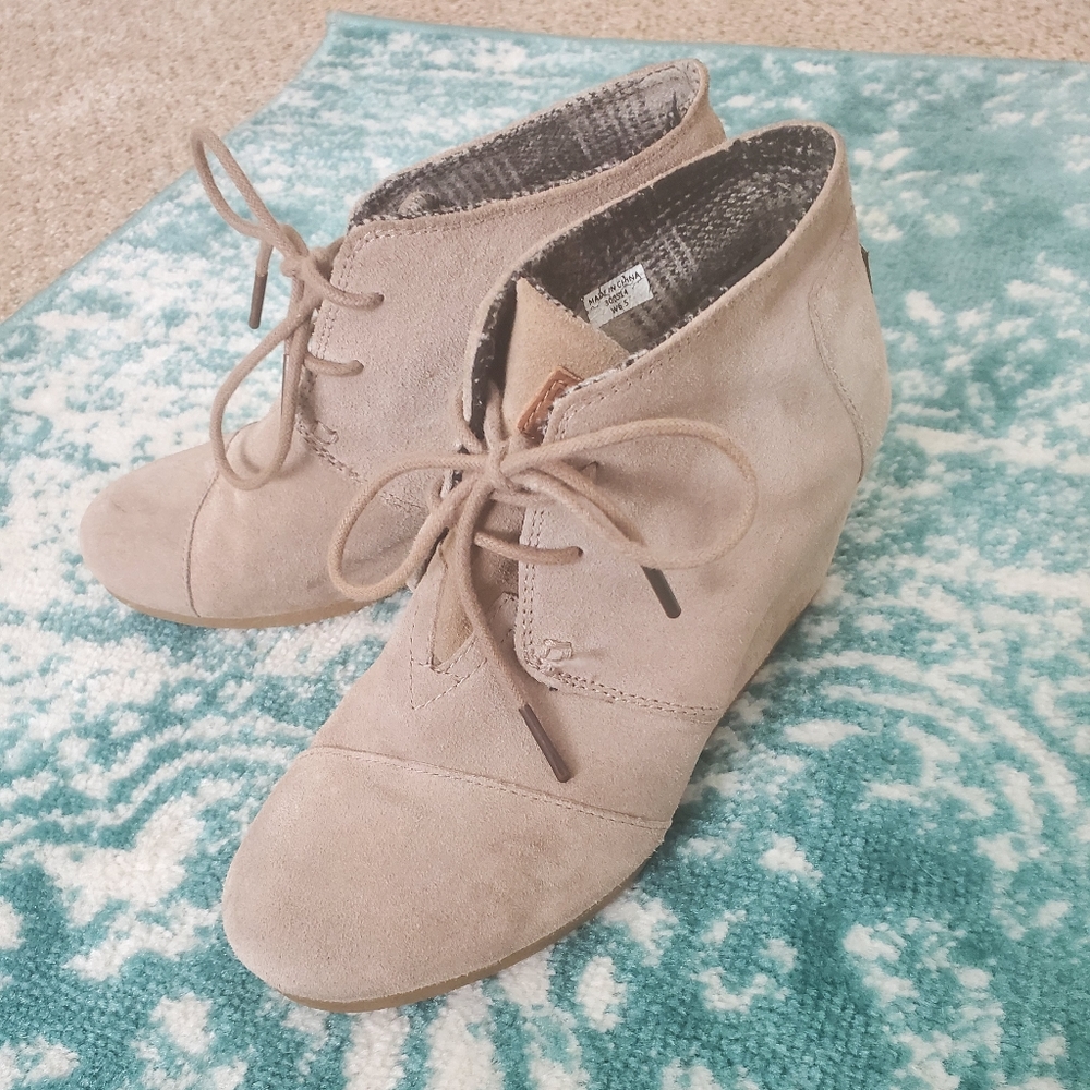 Women's TOMS Suede Taupe Kala Booties Size 6.5